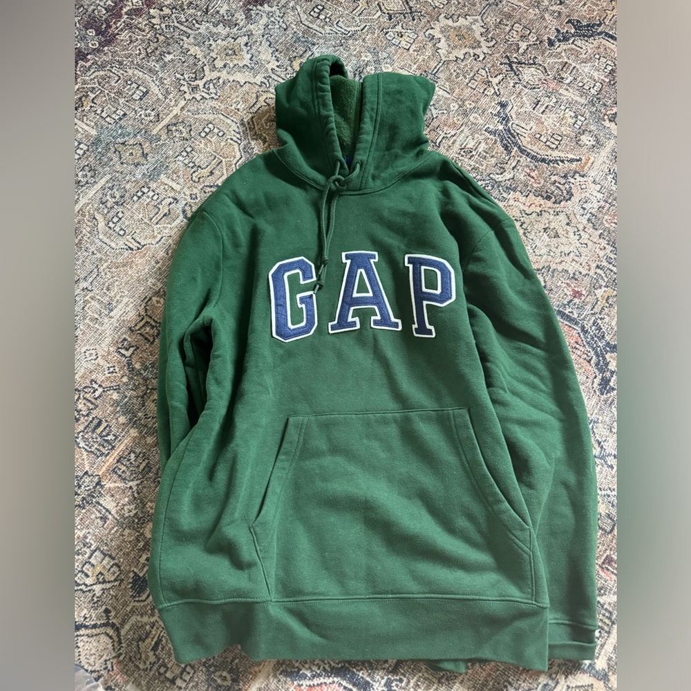 Gap sweater